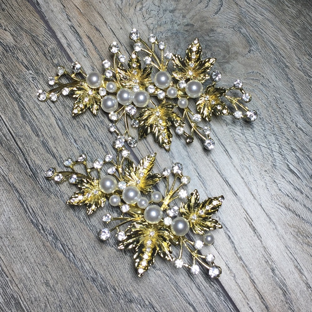 Set of 2- Pearl crystal hair clips